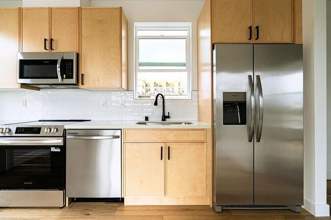 Building Photo - 2945 B. St