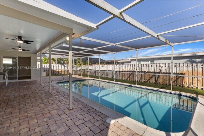 Foto del edificio - 11431 NW 29th St