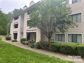 Building Photo - 7530 Pebblestone Dr