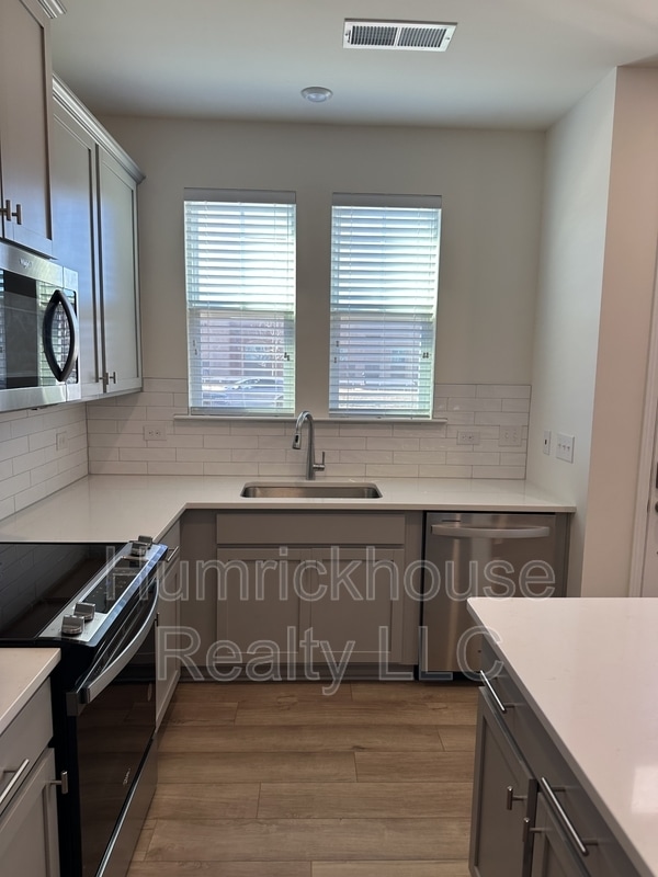 Foto del edificio - 1027 S Point Rd