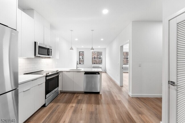 Foto del edificio - 25 Freeway Dr E