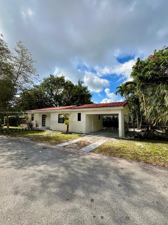 Building Photo - 200 Frow Ave