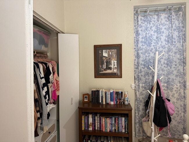 Foto del edificio - 1436 N Maplewood Ave