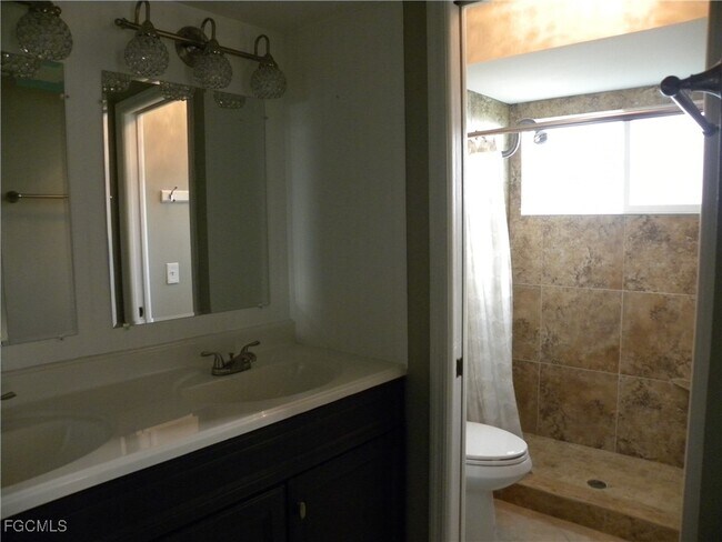 Foto del edificio - 14807 Crooked Pond Ct