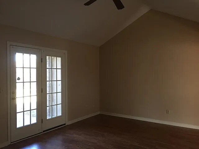 Foto del edificio - 1646 Latham Ct