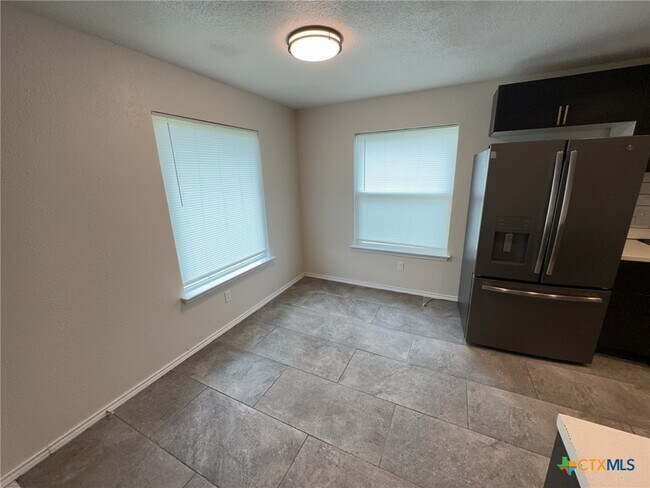 Building Photo - 2808 Cactus Dr