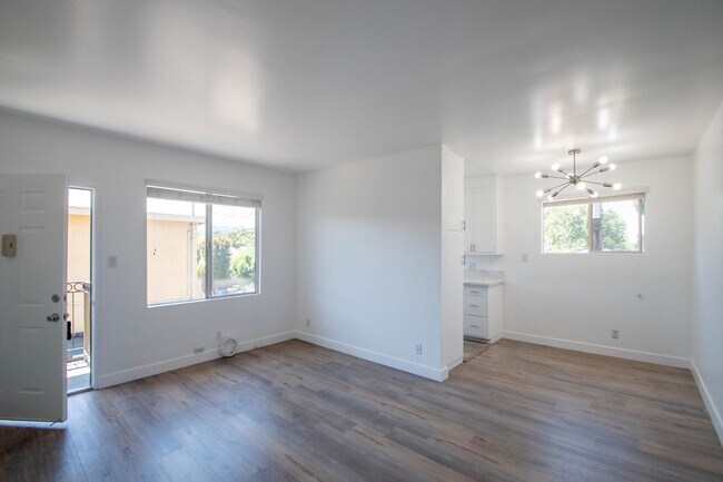 Foto del edificio - 4565 Hazeltine Ave
