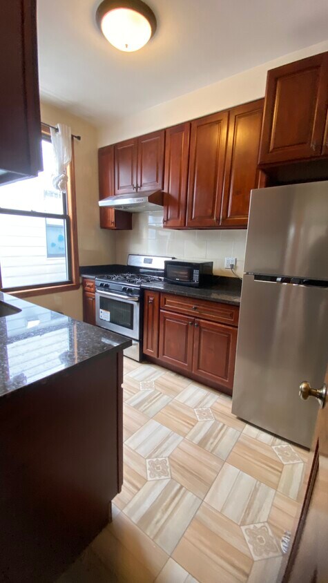 Foto principal - 6356 Woodhaven Blvd