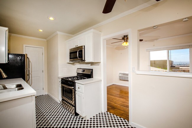 Interior Photo - 3351-3355 India St