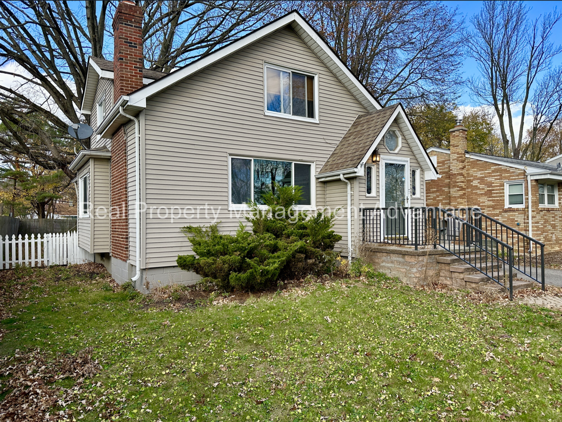 Primary Photo - Charming Royal Oak Rental – Modern Comfort...