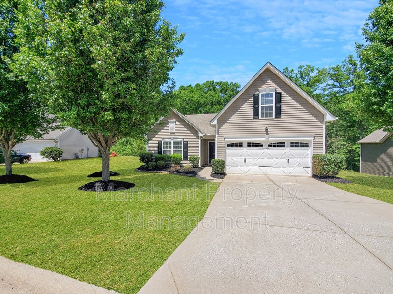Primary Photo - 306 Blue Heron Cir