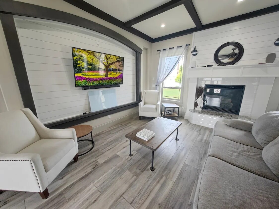 Building Photo - 5315 Kymball Dr
