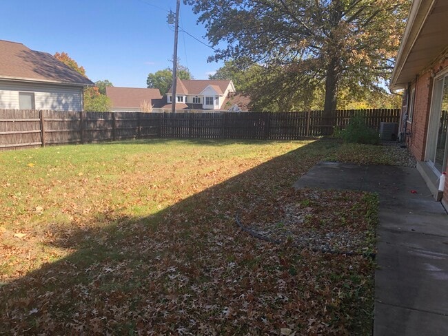 Large fenced in back yard - 302 Coronation Dr