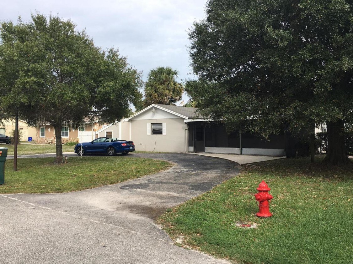 Primary Photo - 922 Saint George St