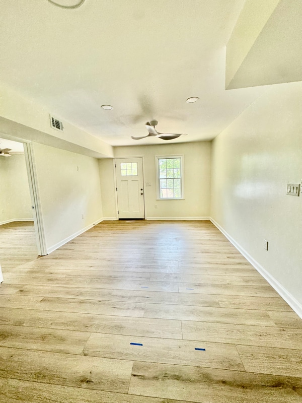 Building Photo - 680 Navarre Dr