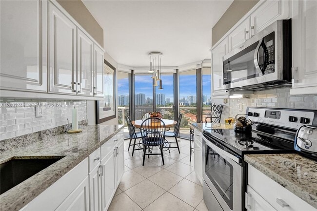 Building Photo - 3600 Yacht Club Dr