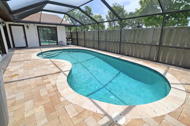 Foto del edificio - 9713 Boca Gardens Pkwy