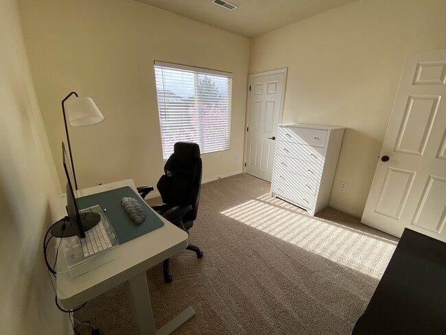 Guest Room/Bedroom 2 - 1177 Northfield Rd