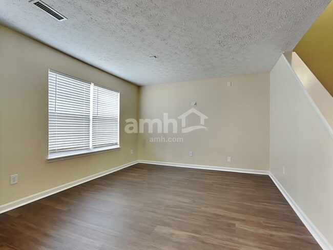 Foto del edificio - 5813 Columbia Cir