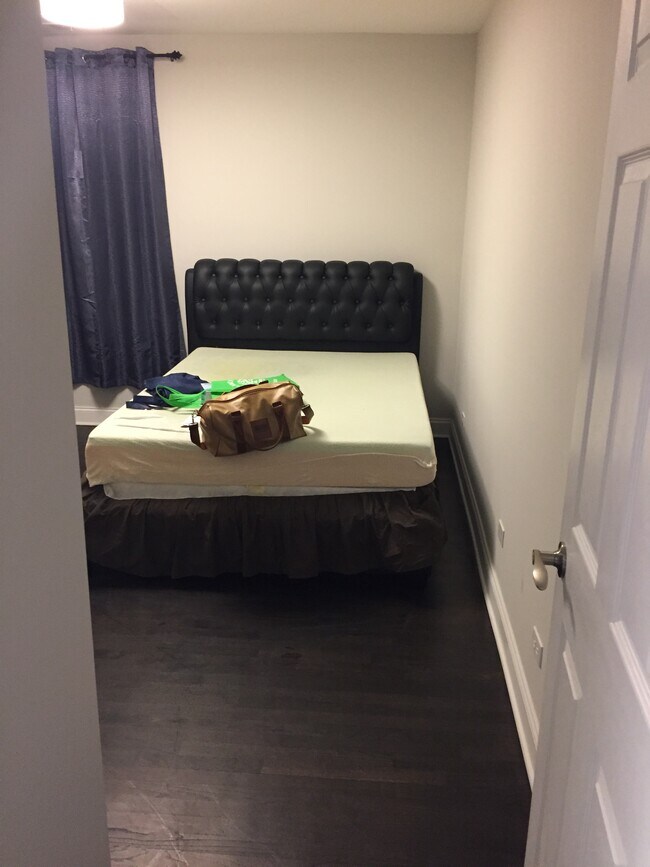 Foto del edificio - 3709 W Montrose Ave