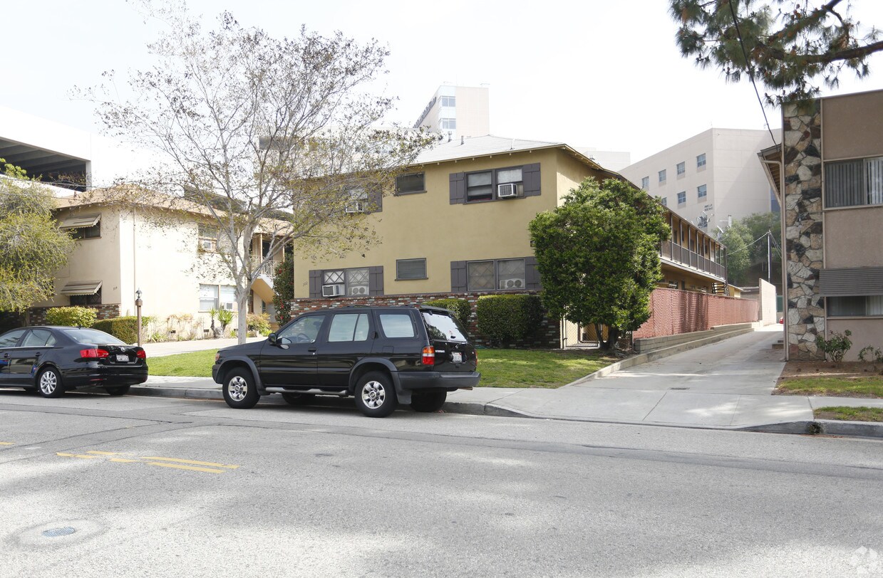 Foto del edificio - 302 Sinclair Ave