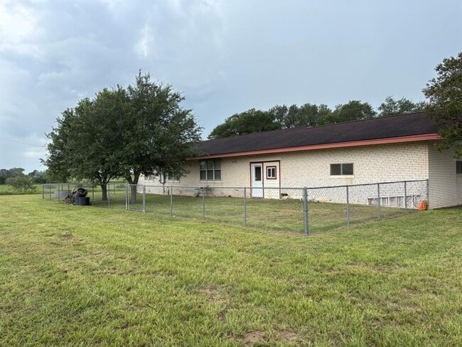 Building Photo - 3987 TX-304