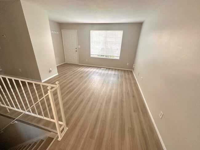 Building Photo - Remodeled 4 Bedroom Townhome!