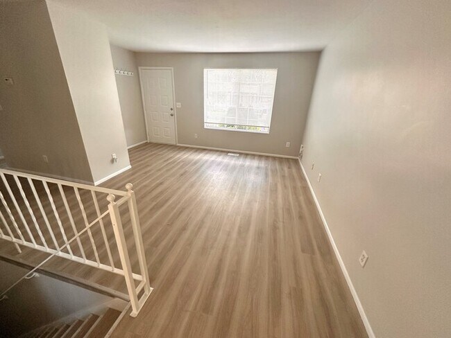 Foto del edificio - Remodeled 4 Bedroom Townhome!