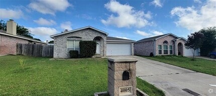 Building Photo - 4005 Staghorn Cir N