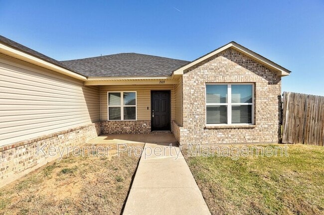 Building Photo - 209 SE 4th St