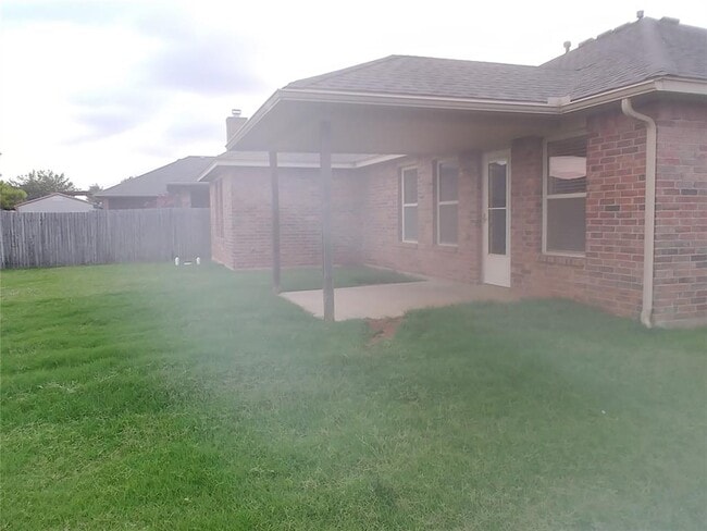 Building Photo - 605 S Kaylee Ln