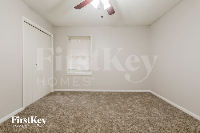 Building Photo - 1314 White Oak Ct SE
