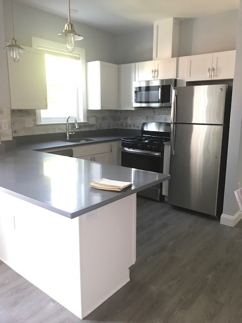 Building Photo - 11 & 17 Beach Road Apartments!!