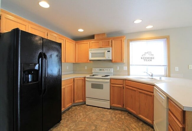 Building Photo - 8204 Langara Dr