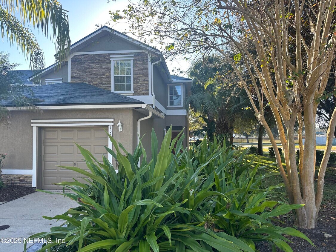 Foto principal - 105 Leese Dr