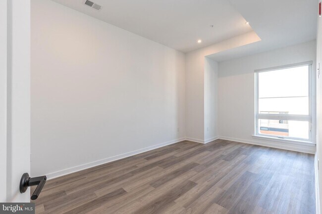 Foto del edificio - 3120 W Jefferson St