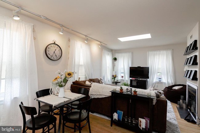 Foto del edificio - 2212 Fairmount Ave