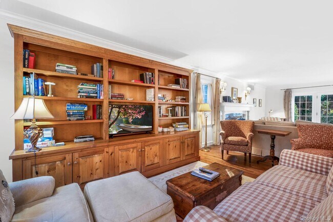 Building Photo - 45 Quogue St