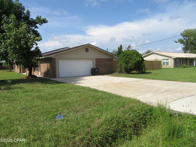 Building Photo - 2708 Amelia Ave