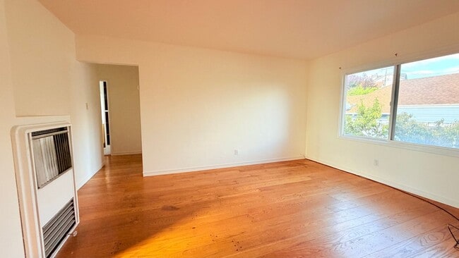 Photo - 1910-1910 42nd Ave Apartment