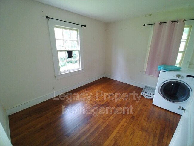 Foto del edificio - 210 W Summerbell Ave