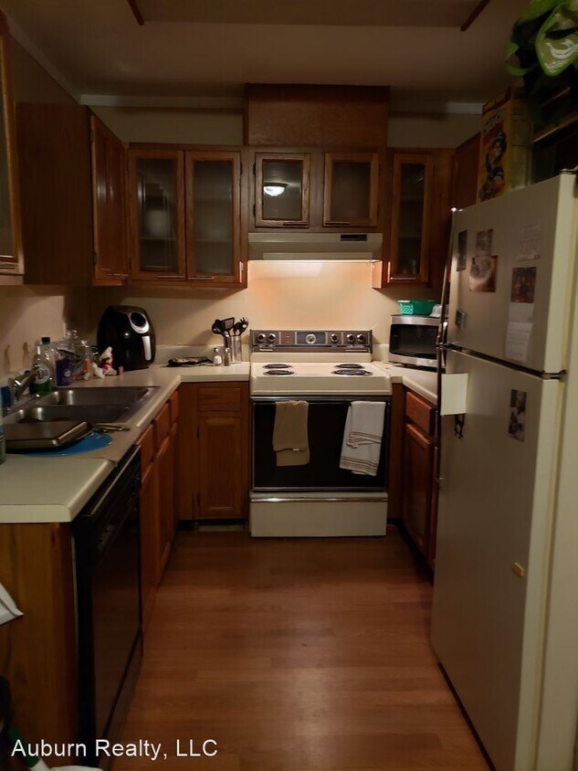 Primary Photo - Studio, 1 bath House - 1064C Stonegate Drive
