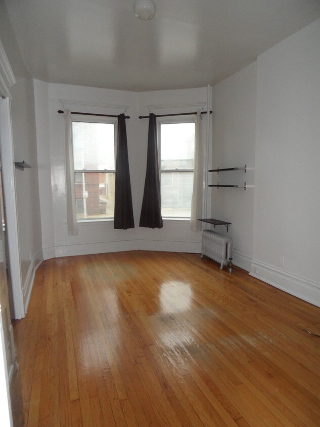 Primary Photo - 1467 W Cuyler Ave