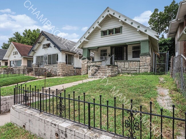 Building Photo - Home in KC