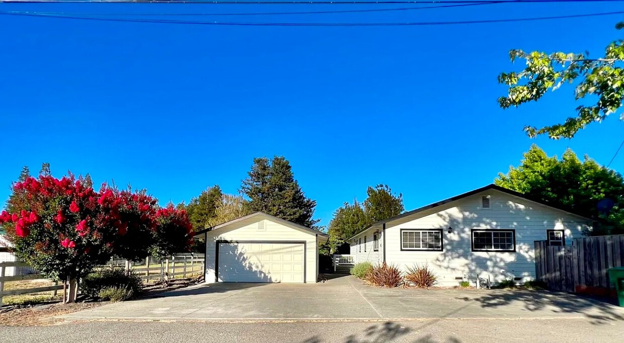 Primary Photo - Welcome to this beautiful 3 bedroom, 2 bat...