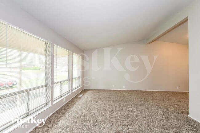 Building Photo - 1520 Ascot Terrace