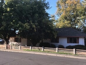 Building Photo - 749 Hemlock Ave
