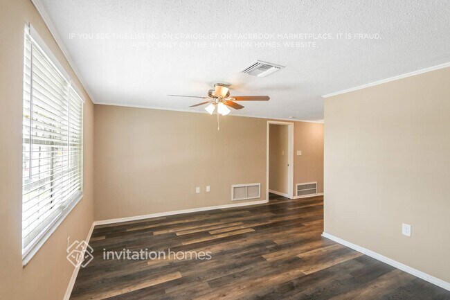 Foto del edificio - 9821 Wayside Ln