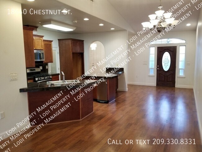 Building Photo - 18640 Chestnut St