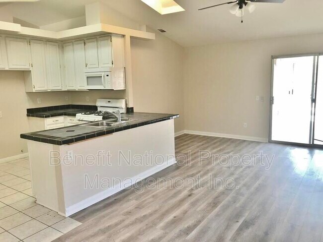 Foto del edificio - 39442 Long Ridge Dr